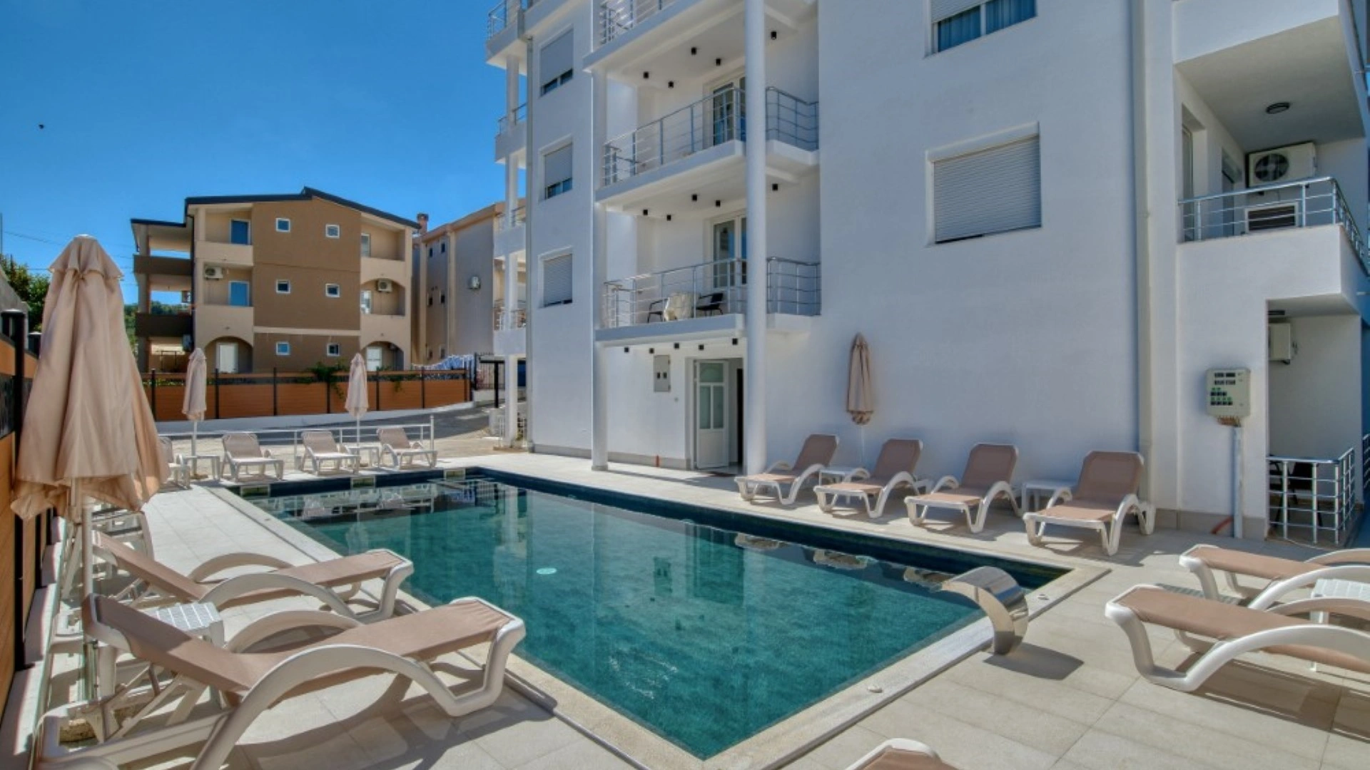 Aqua Lounge Aparthotel Ulcinj Slider 1